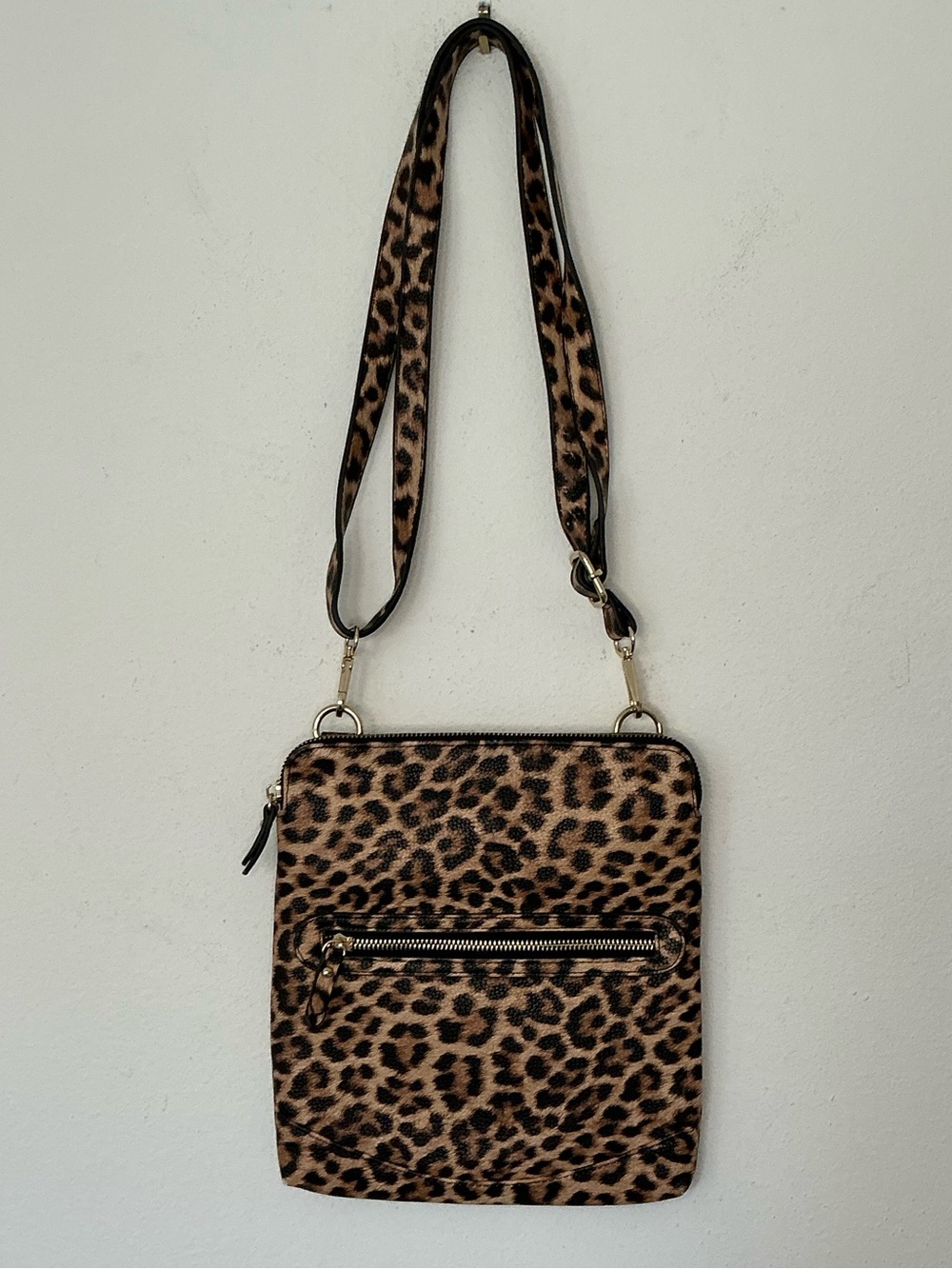Litt Crossbody by PurseN Leopard Print Bag Lighted Interior RFID Travel Purse - Picture 2 of 16
